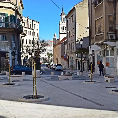 Downtown Rino سبليت